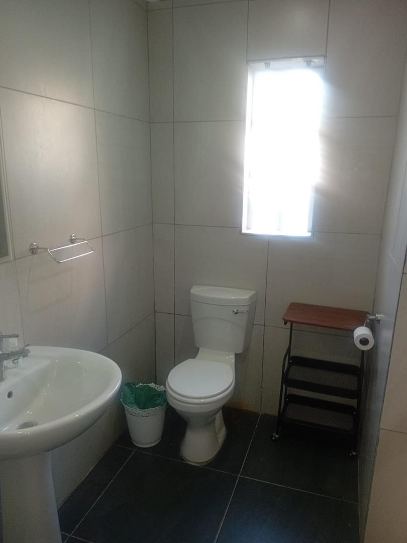 To Let 1 Bedroom Property for Rent in Humewood Eastern Cape
